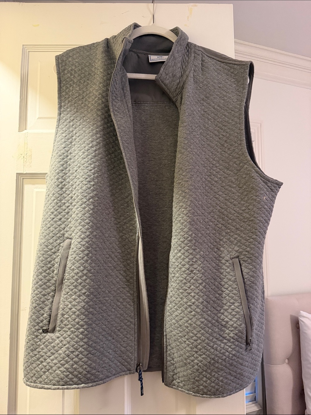 Southern Tide Quilted Sleeveless Vest in Gray